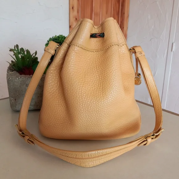 Dooney & Bourke Vintage, Teton Drawstring Bag in solid Palomino Yellow - Picture 4 of 12